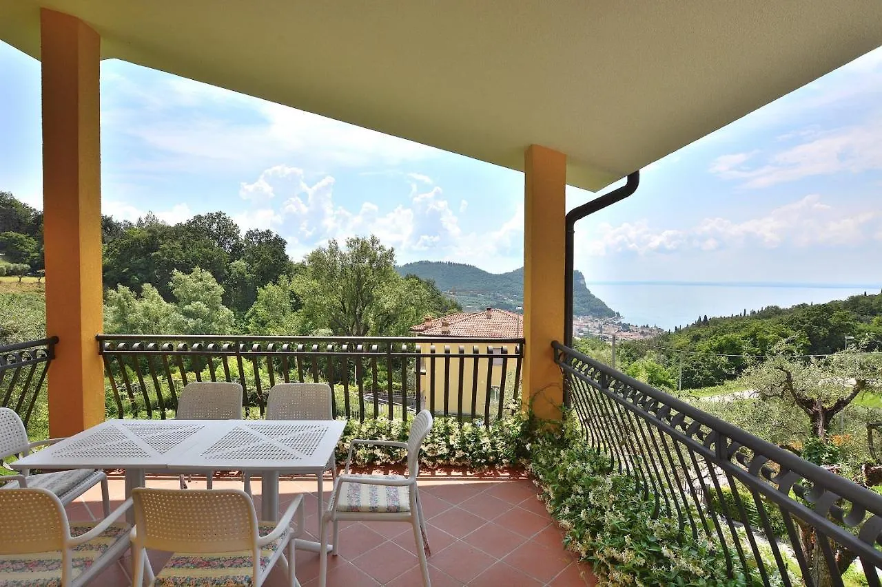 Orange Apartment In Marciaga Di Costermano